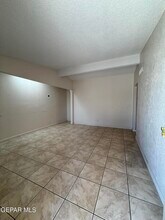10449 Chinaberry Dr in El Paso, TX - Foto de edificio - Building Photo