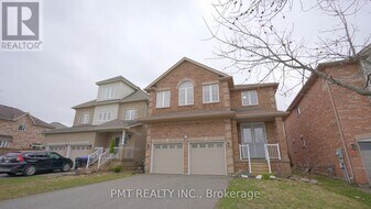 2068 Gibson St in Innisfil, ON - Building Photo