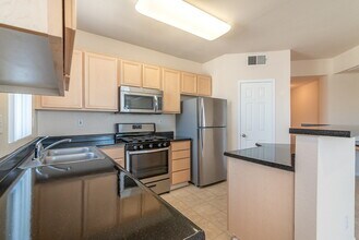 Pinnacle at Otay Ranch in Chula Vista, CA - Foto de edificio - Building Photo