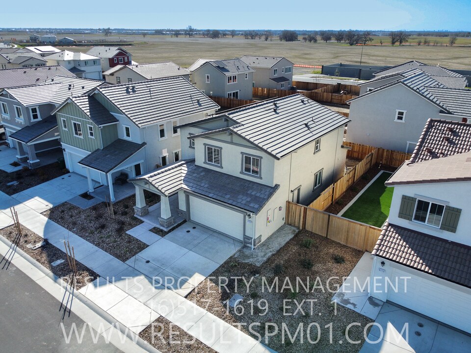 6105 Grazing Rnch Rd in Roseville, CA - Building Photo
