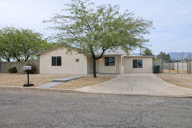 property at 5443 E Lester St