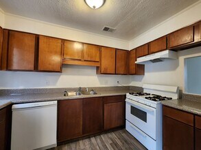 2094-2094 Lenoa Ln in Austell, GA - Building Photo - Building Photo