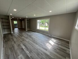 122 N Division St, Unit 122 in Cedar Falls, IA - Building Photo