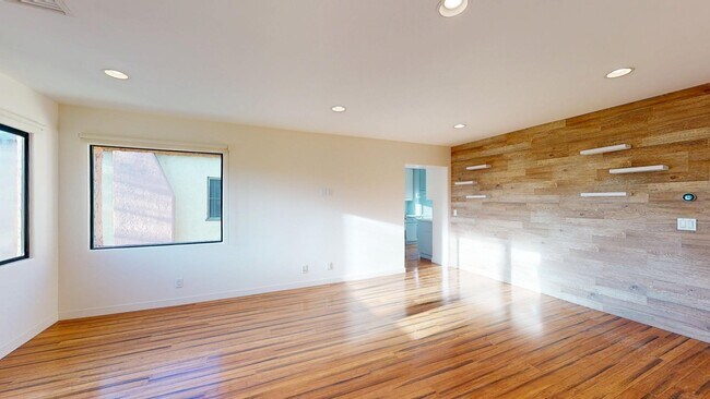 property at 122 N Harper Ave