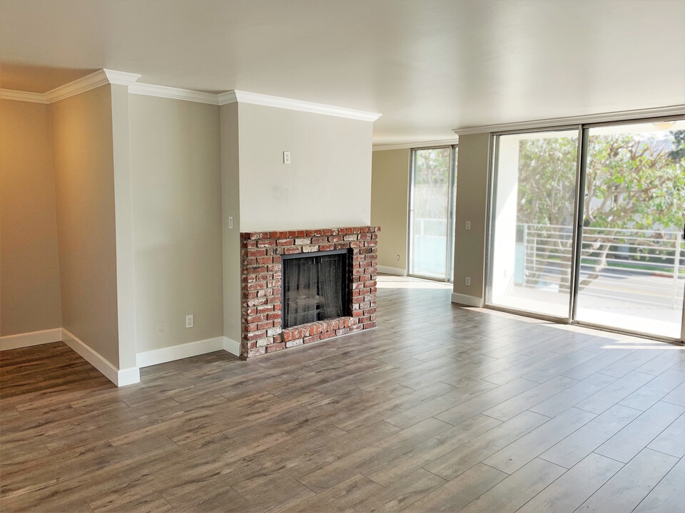 415 Montana Ave, Unit 102 in Santa Monica, CA - Building Photo