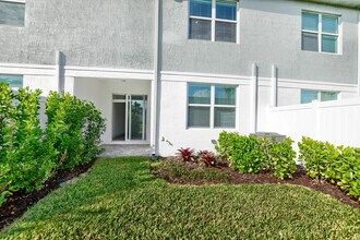 542 Sanderling Cir in Deerfield Beach, FL - Building Photo - Building Photo