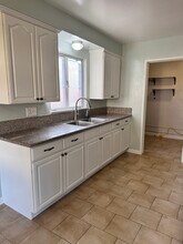 307 S Basque Ave, Unit APT B in Fullerton, CA - Building Photo - Building Photo