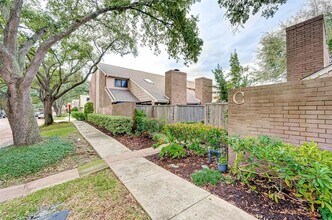 13922 Hollowgreen Dr in Houston, TX - Building Photo - Building Photo