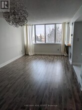 350 Webb Dr in Mississauga, ON - Building Photo - Building Photo