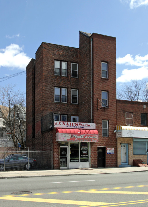 213 Bloomfield Ave in Newark, NJ - Building Photo