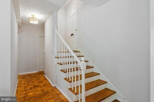 1760 Preston Rd in Alexandria, VA - Building Photo