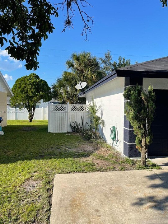 2229 Allspice Ave in Orlando, FL - Building Photo