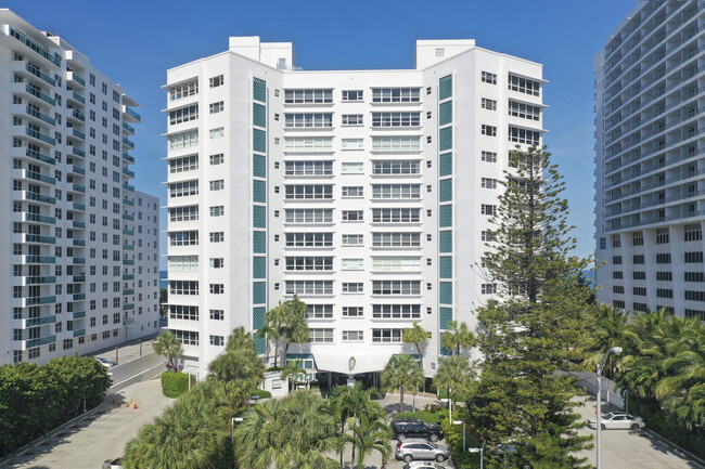 Executive Condominiums in Miami Beach, FL - Building Photo - Building Photo