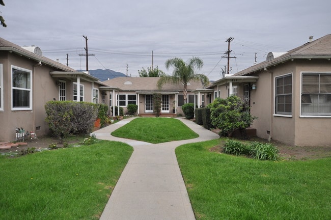 414 N Glenwood Pl in Burbank, CA - Building Photo - Building Photo