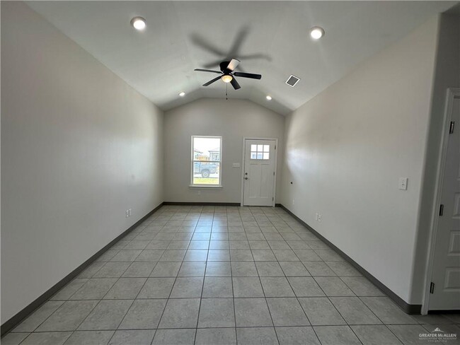 2232 S Vly Cir in La Feria, TX - Building Photo - Building Photo