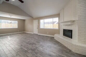 1814 Pilgrims Point Dr in Friendswood, TX - Foto de edificio - Building Photo