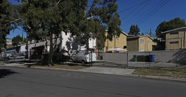 311 S Avenue 59 in Los Angeles, CA - Foto de edificio - Building Photo