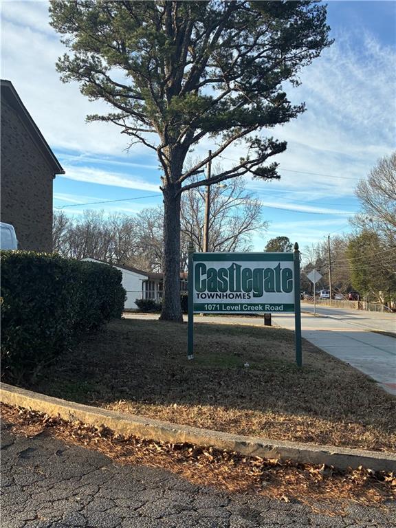 1071 Level Creek Rd in Buford, GA - Foto de edificio - Building Photo