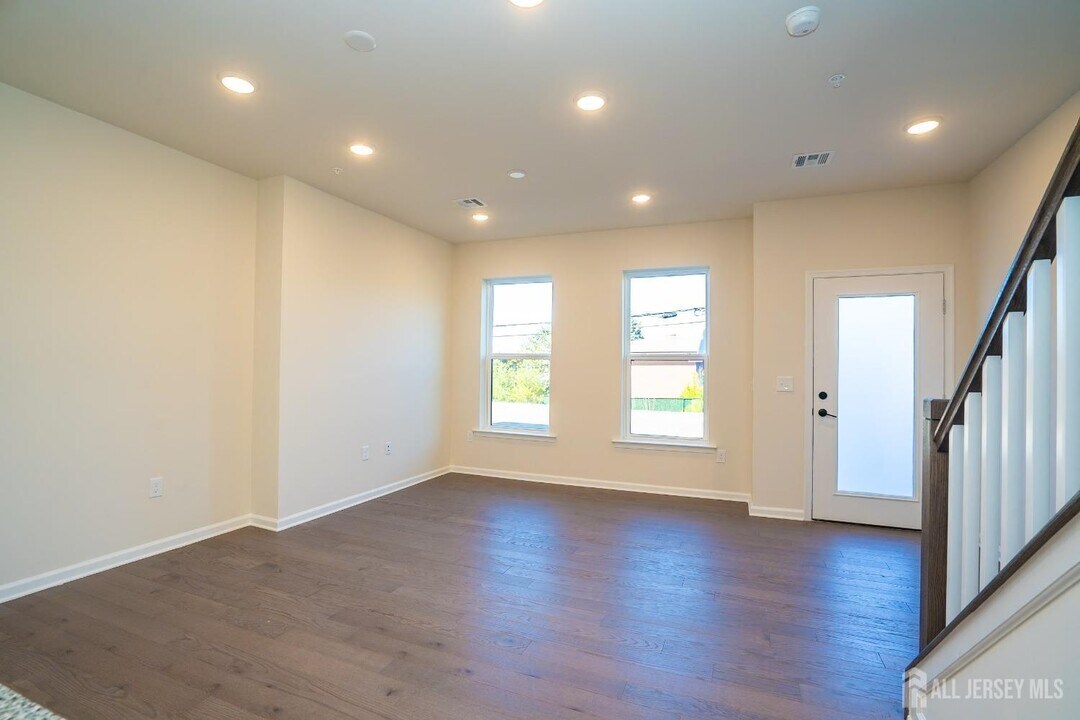 410 Jessie Pl in New Brunswick, NJ - Building Photo