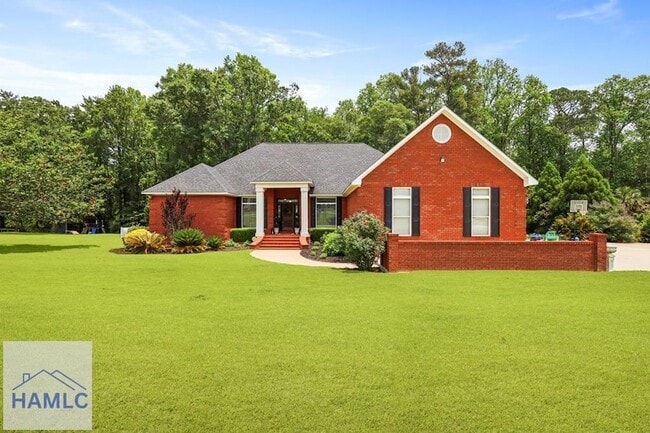 111 Oakridge Dr in Glennville, GA - Building Photo - Building Photo
