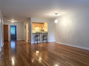 160 Fairfield Woods Rd in Fairfield, CT - Building Photo - Building Photo