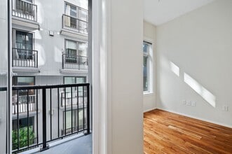 2721 1st Ave in Seattle, WA - Building Photo - Building Photo
