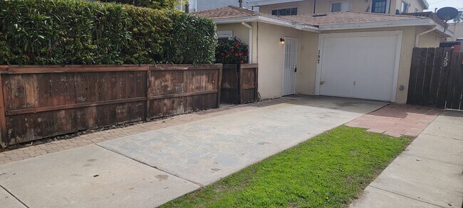 157 Elder Ave-Unit -157 in Imperial Beach, CA - Building Photo - Building Photo