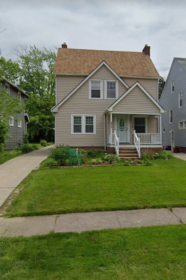 property at 971 Pembrook Rd