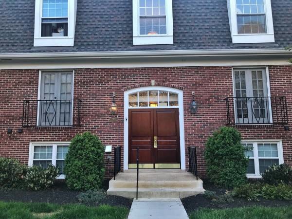 327 Homeland Southway, Unit 2A in Baltimore, MD - Building Photo