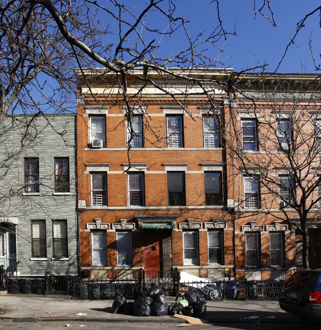 165 Irving Ave in Brooklyn, NY - Building Photo - Building Photo