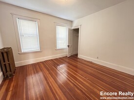 39 Turner St, Unit #1 in Boston, MA - Building Photo - Building Photo