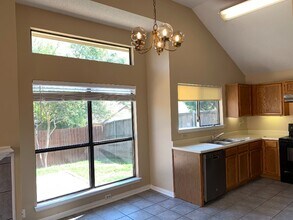 941 Ramblewood Dr in Lewisville, TX - Building Photo - Building Photo