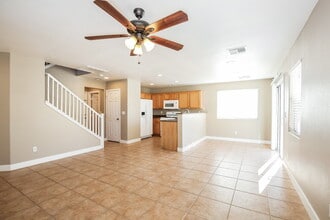 8225 W Wildwood Glen Dr in Las Vegas, NV - Foto de edificio - Building Photo