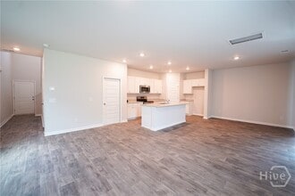 154 Bottlebrush Dr in Bloomingdale, GA - Building Photo - Building Photo