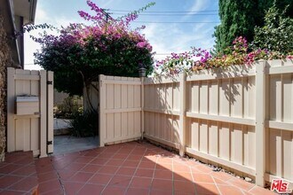 5215 Sepulveda Blvd-Unit -22C in Culver City, CA - Building Photo - Building Photo