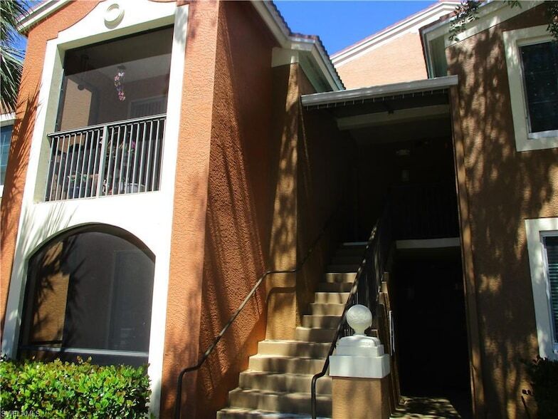 1160 Reserve Way in Naples, FL - Foto de edificio