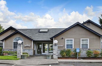 Tualatin View Apartments in Tualatin, OR - Foto de edificio - Building Photo