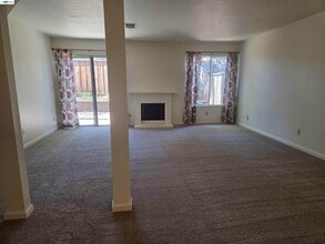 7596 Silvertree Ln in Dublin, CA - Building Photo - Building Photo