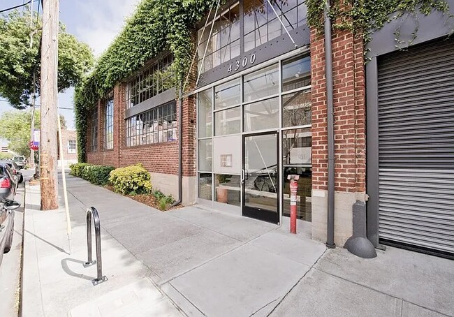 4300 Horton St, Unit 9