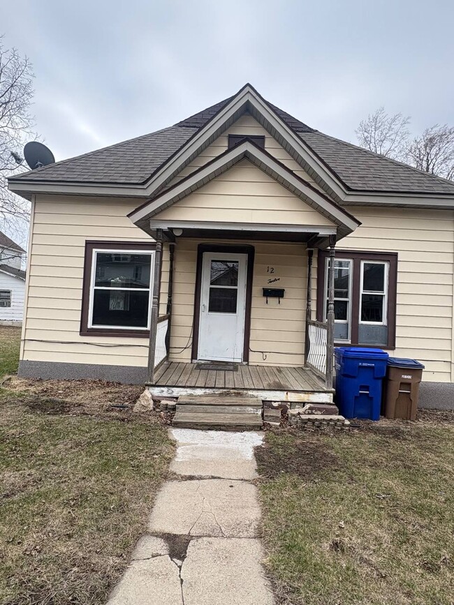 property at 12 6th Ave NE