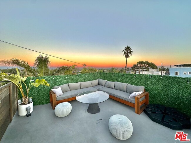 822 Pacific Ave in Los Angeles, CA - Building Photo - Building Photo