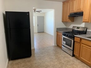 1617-1617 E Douglas Ave in Visalia, CA - Building Photo - Building Photo