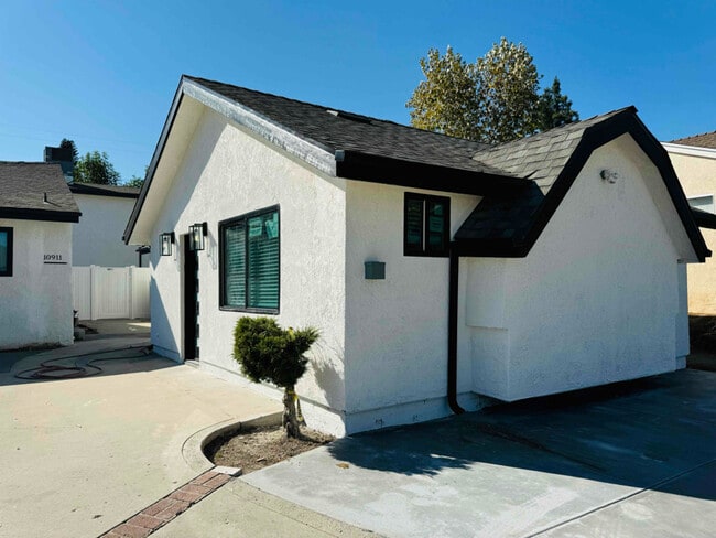 10913 Nestle Ave