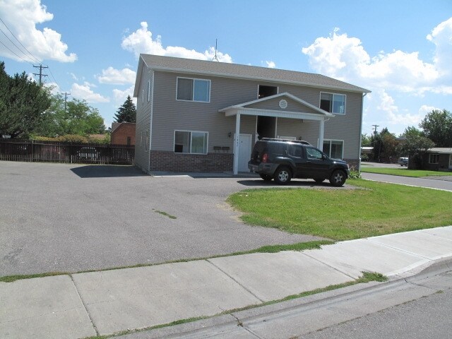 1347 Cambridge Dr in Idaho Falls, ID - Building Photo