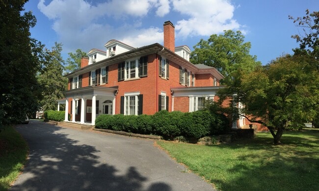 property at 1403 N Augusta St
