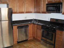 2342 W Walton St in Chicago, IL - Building Photo