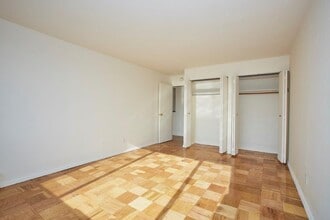 Stepping Stones in White Plains, NY - Foto de edificio - Building Photo