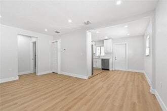 1946 Rodman St in Hollywood, FL - Foto de edificio - Building Photo