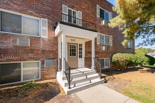 Kensington Club Apartments in Rocky River, OH - Building Photo