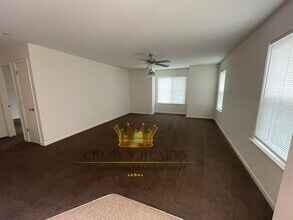 3081 Bright St in Tulare, CA - Building Photo - Building Photo